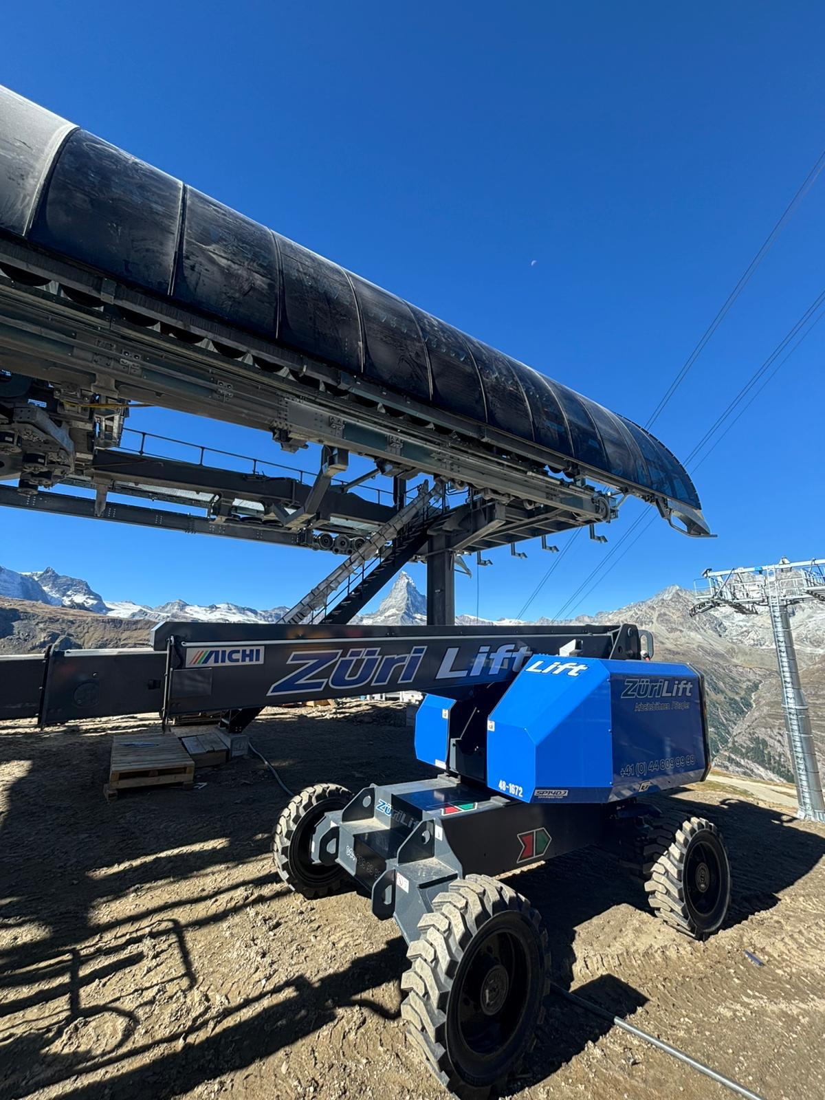 ZüriLift Teleskoparbeitsbühne im Einsatz vor dem Matterhorn